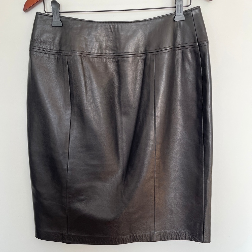 Danier Elegant Black Brown Leather Skirt Size M